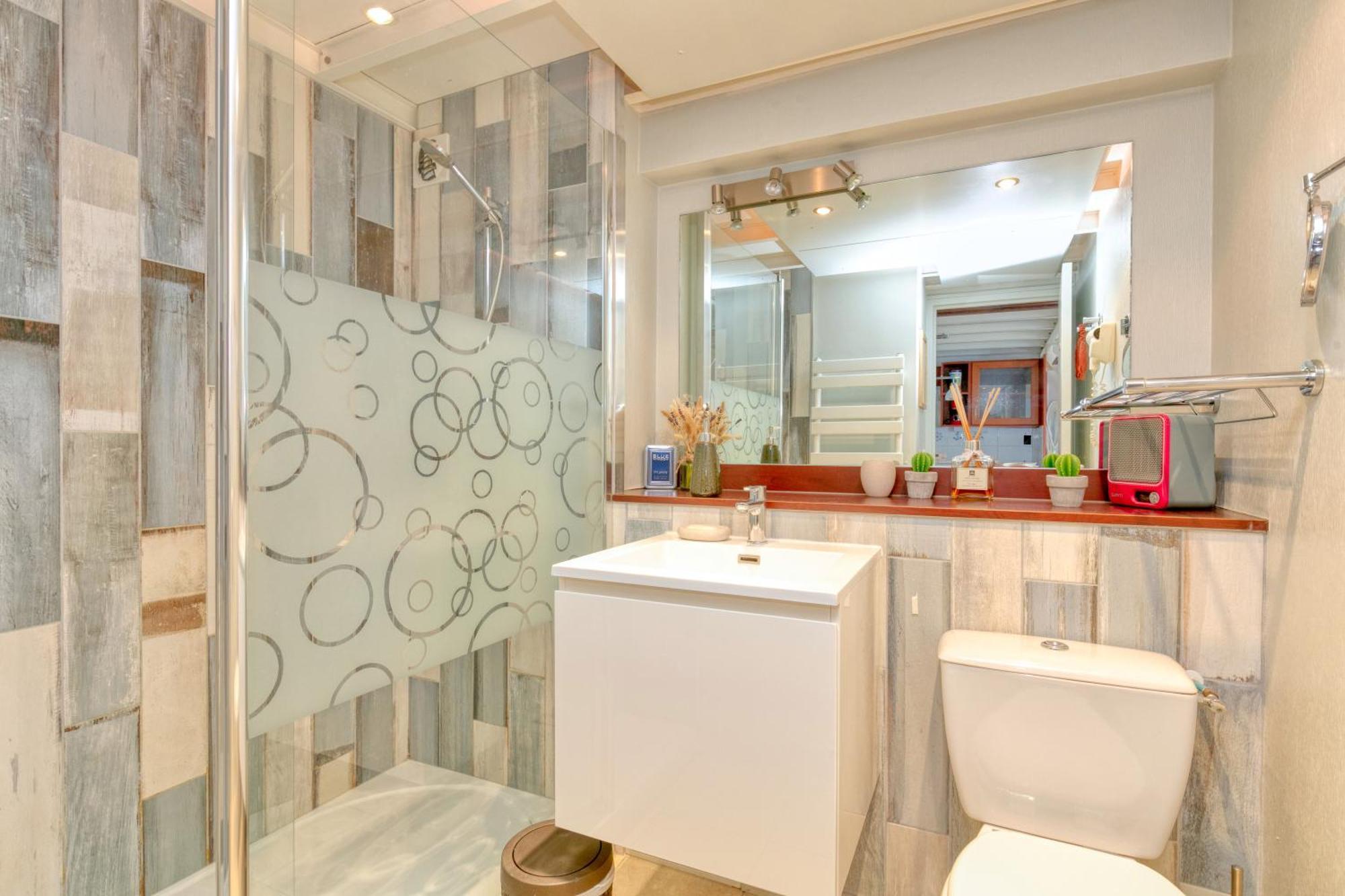 Face Et Piscine Appartement *